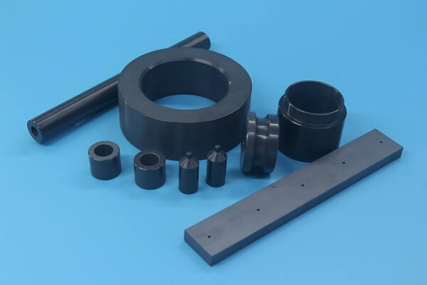 Silicon carbide ceramic plates and other ceramic components produced by Mingrui Ceramics.
