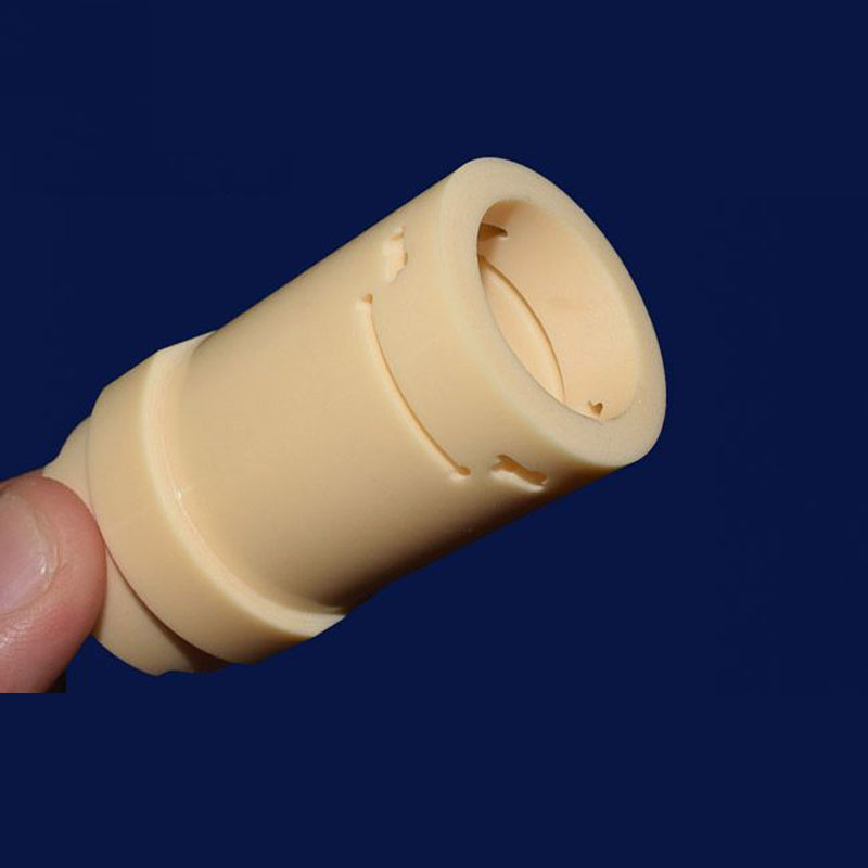 Wear-resisting ceramic pipe and wear-resisting ceramic elbow